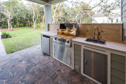 Outdoor Kitchen
